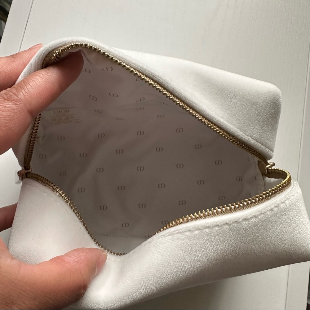 Dior White Cosmetic Bag - Picture 3 of 7